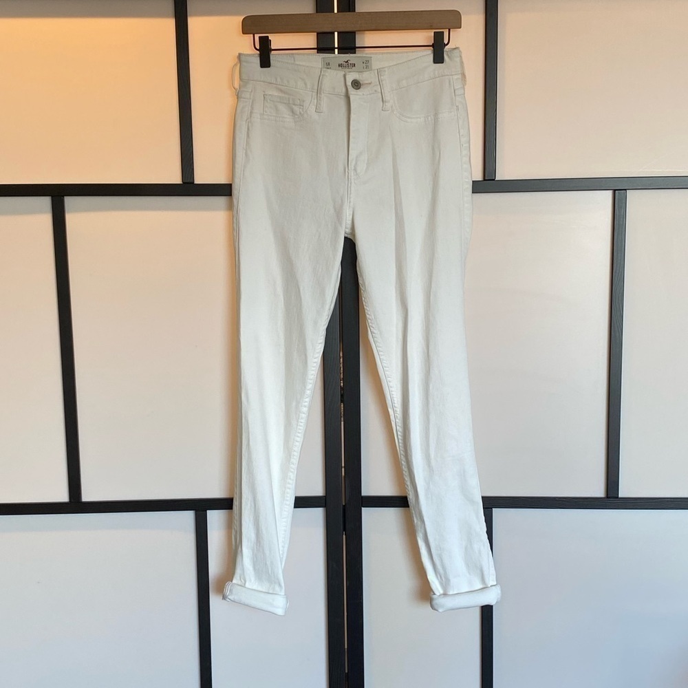 Hollister High Rise off‎ white jeans. Size 27. NWT